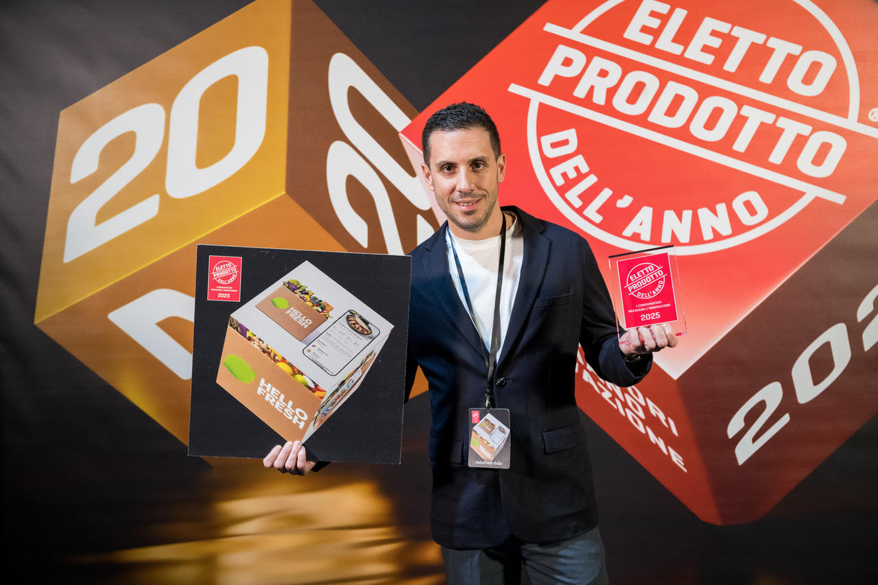 Giulio Famiglietti receiving professional recognition at HelloFresh